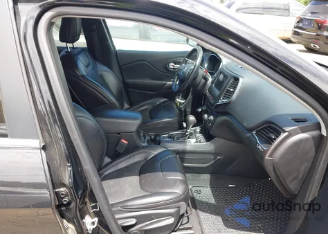 2019 Jeep Cherokee Latitude Plus 4X4 z USA, uszkodzony, nr VIN 1C4PJMLB7KD424495